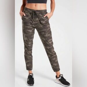 Athleta Camo Farallon Joggers Size 8
